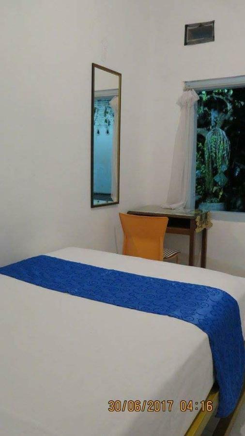 Isro Guesthouse Syariah Kepanjen Εξωτερικό φωτογραφία