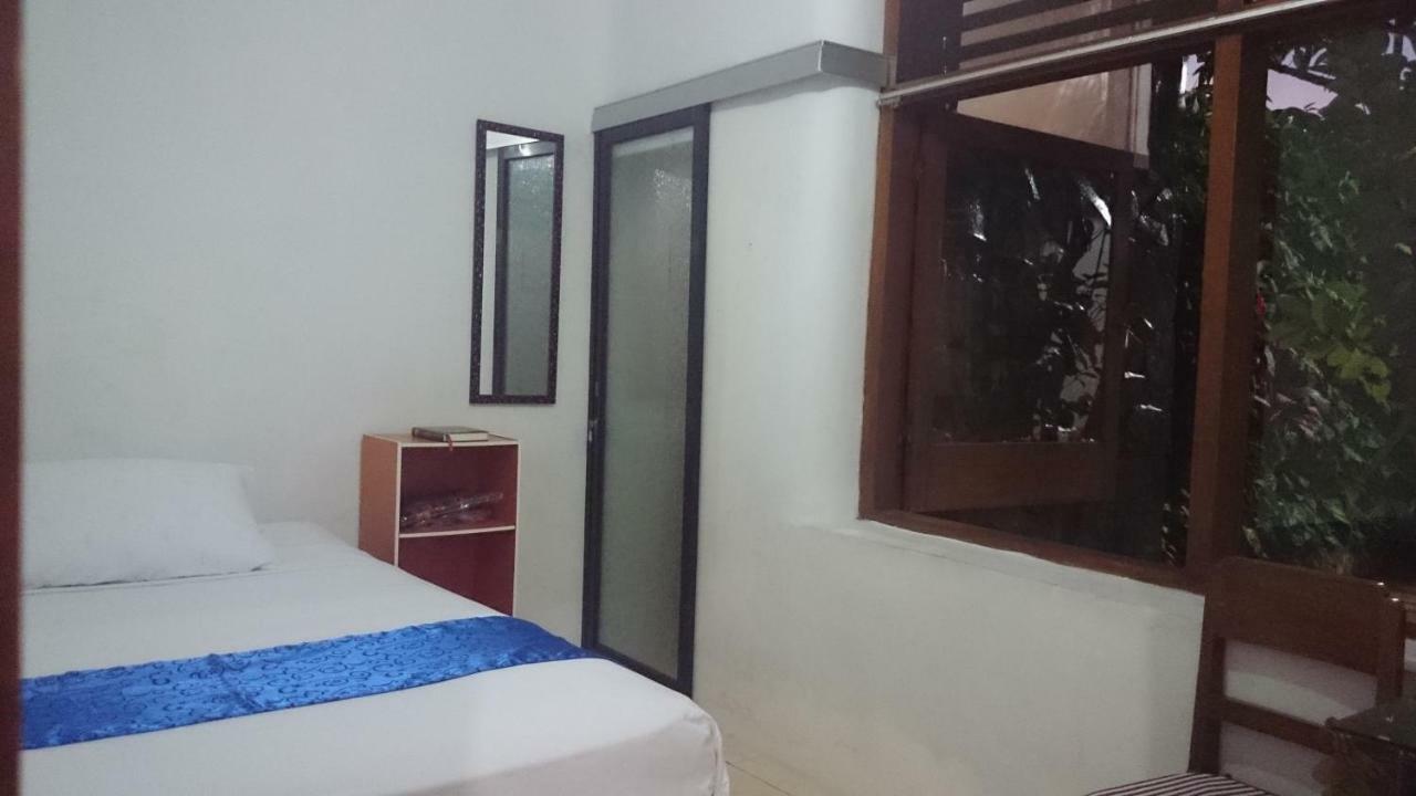 Isro Guesthouse Syariah Kepanjen Εξωτερικό φωτογραφία