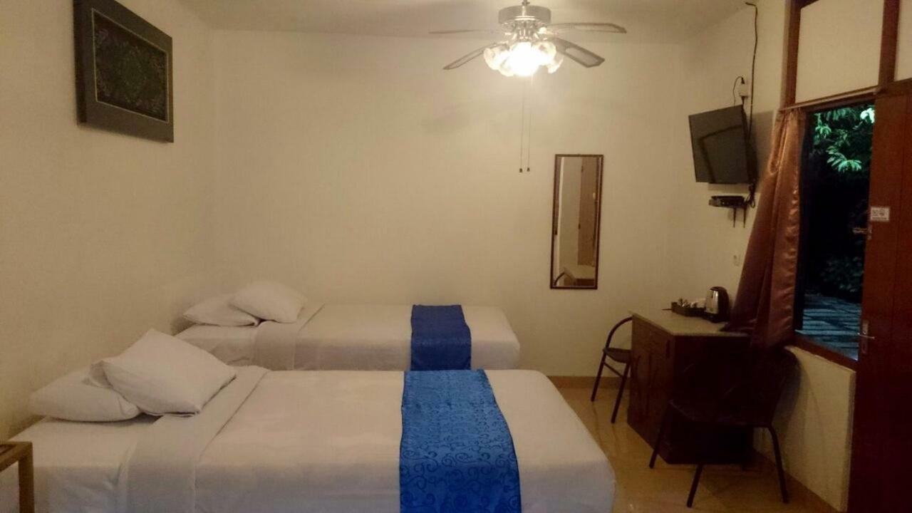 Isro Guesthouse Syariah Kepanjen Εξωτερικό φωτογραφία
