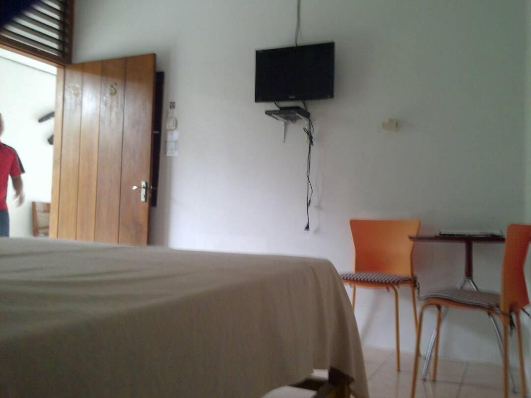 Isro Guesthouse Syariah Kepanjen Εξωτερικό φωτογραφία